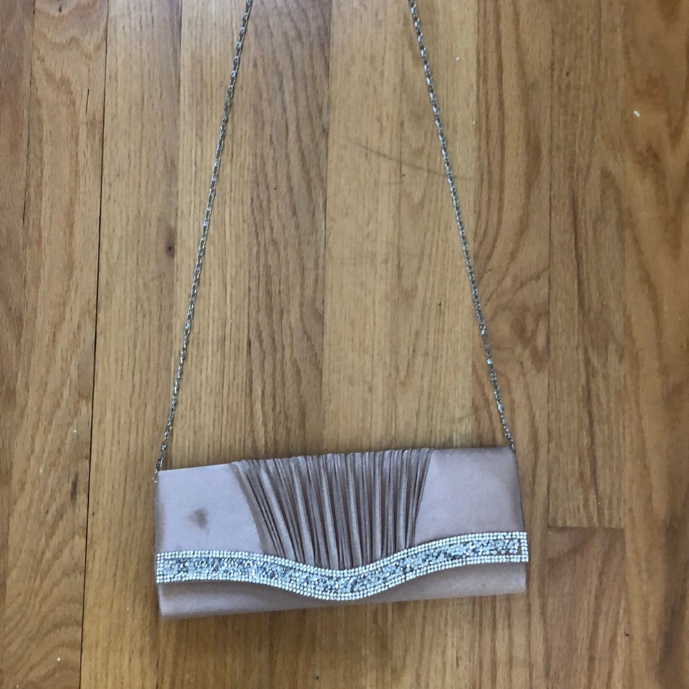 Mauve evening clutch with hip length chain